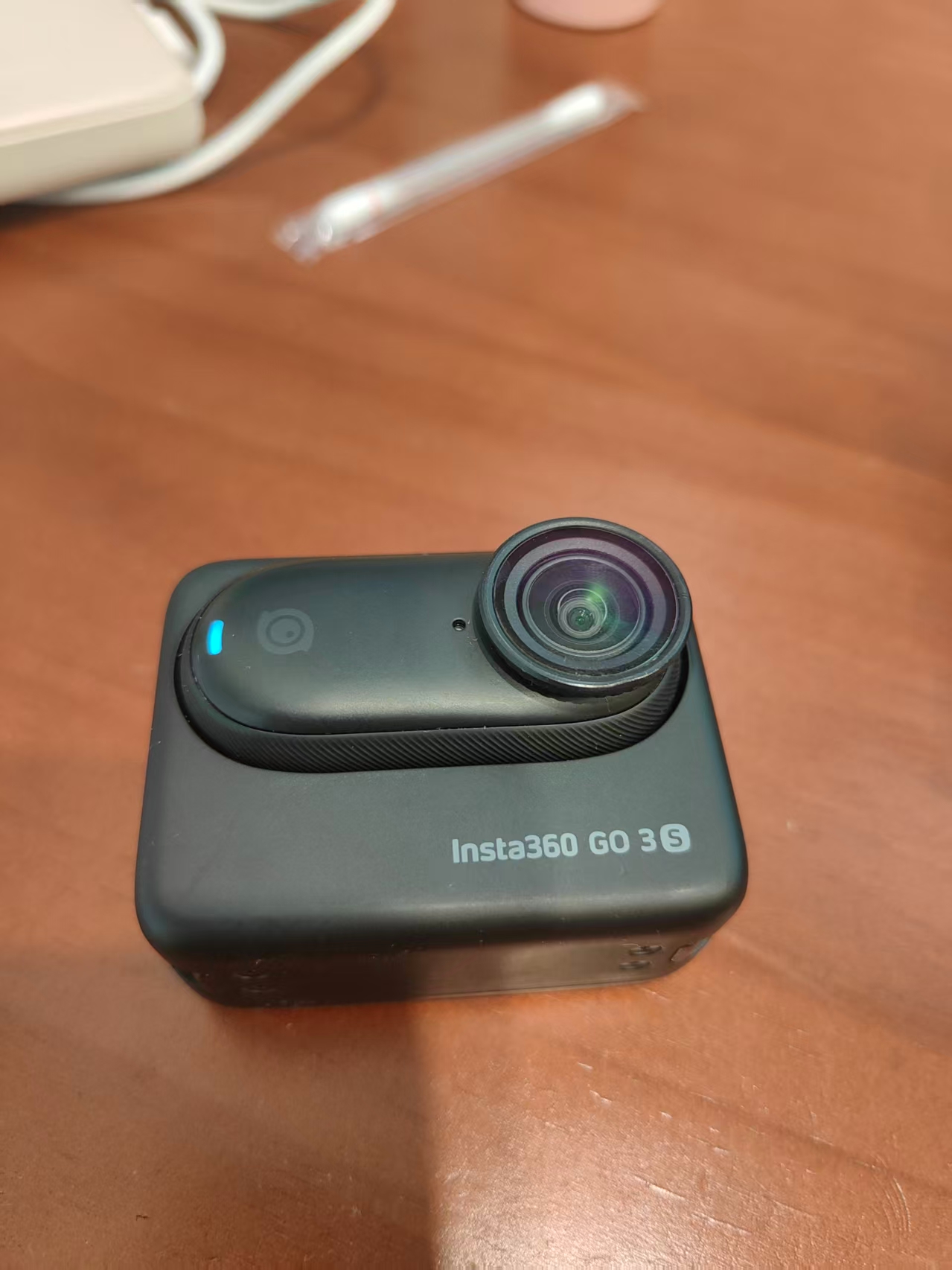 Insta360 相机放入 Action Pod